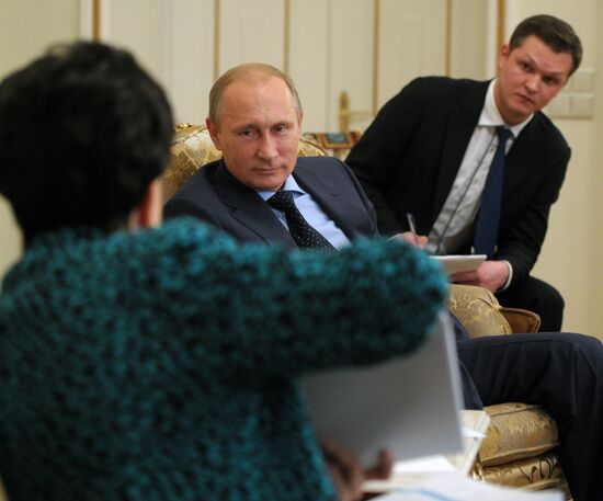 В.Путин провел рабочую встречу с М.Чан