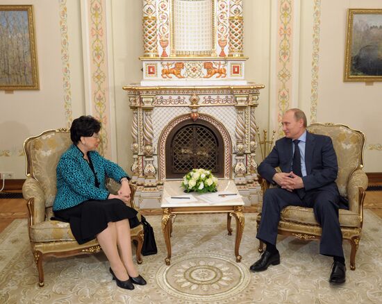 В.Путин провел рабочую встречу с М.Чан