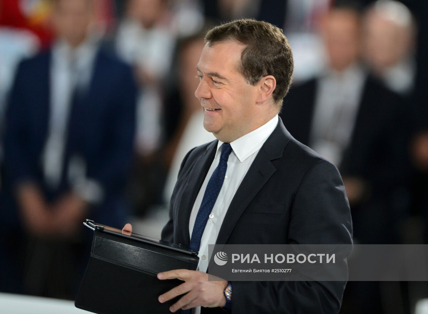 Д.Медведев и Ли Кэцян приняли участие в форуме "Открытые инновации"