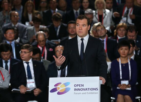 Д.Медведев и Ли Кэцян приняли участие в форуме "Открытые инновации"