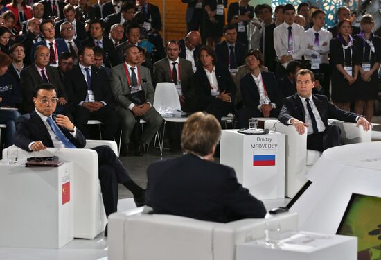 Д.Медведев и Ли Кэцян приняли участие в форуме "Открытые инновации"