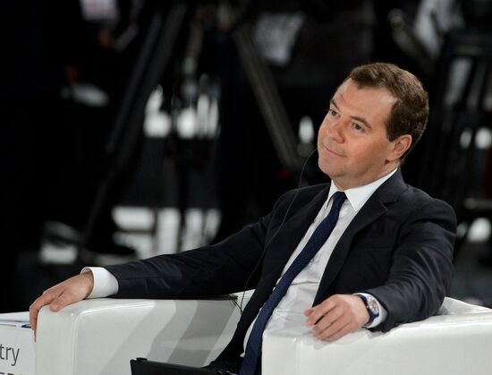 Д.Медведев и Ли Кэцян приняли участие в форуме "Открытые инновации"