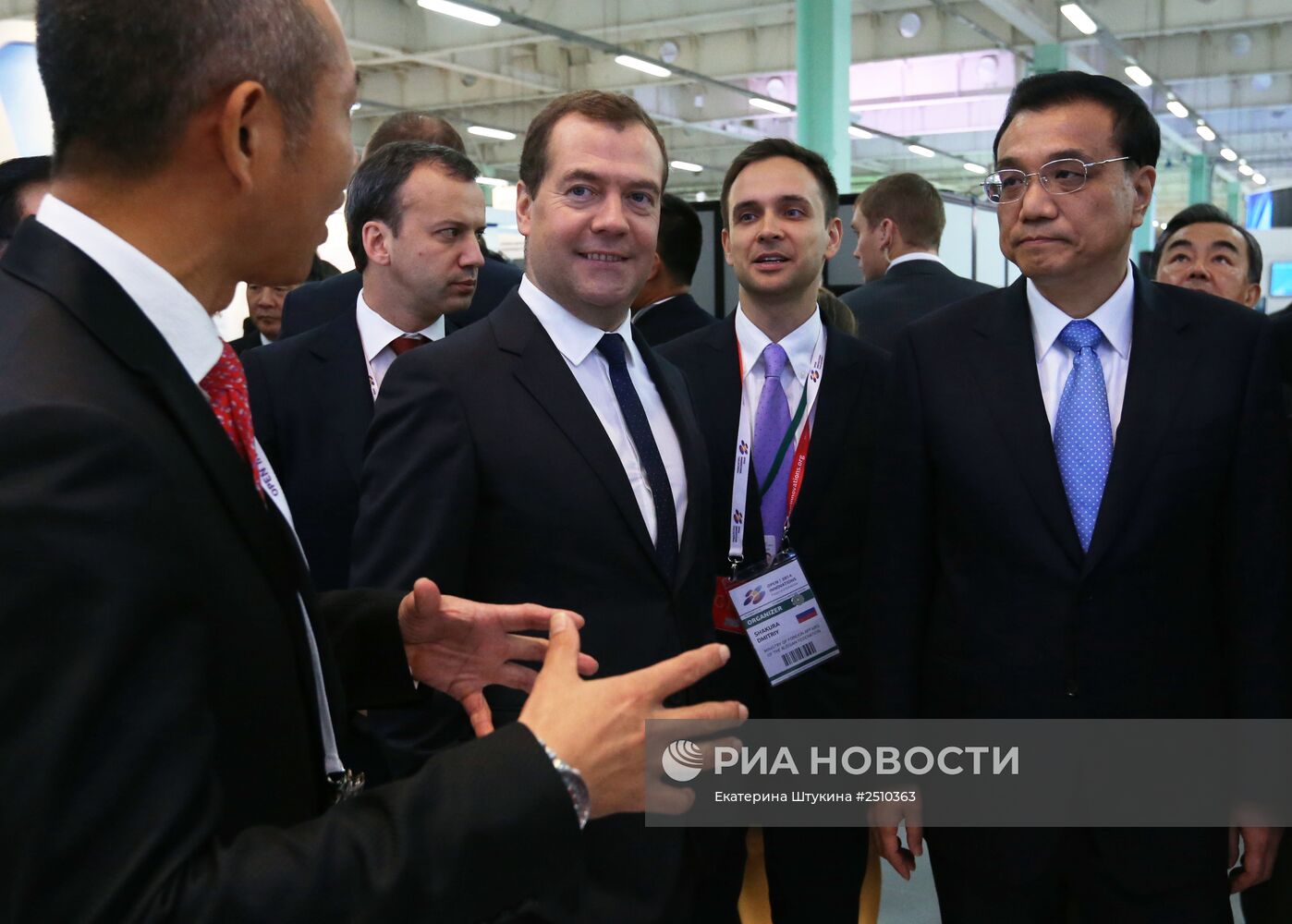 Д.Медведев и Ли Кэцян приняли участие в форуме "Открытые инновации"