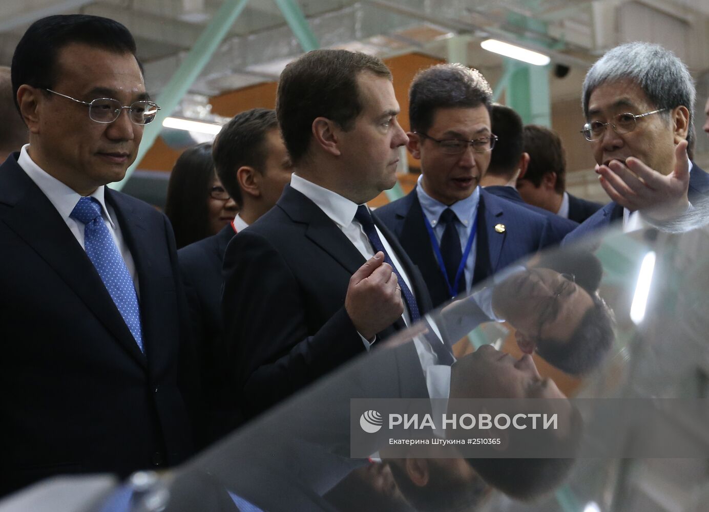 Д.Медведев и Ли Кэцян приняли участие в форуме "Открытые инновации"