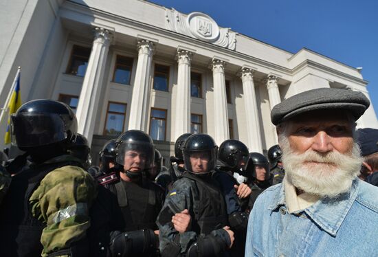 Столкновения у Верховной рады в Киеве