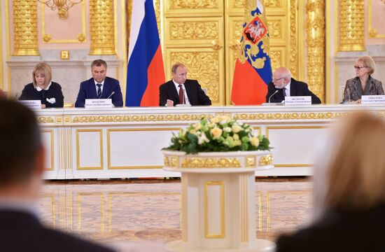 В.Путин провел заседание Совета по развитию гражданского общества