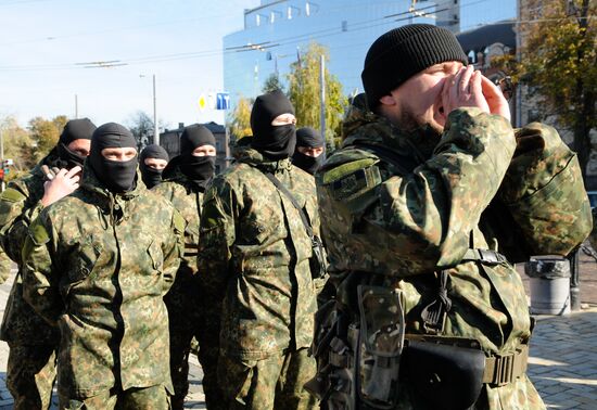 Отправка курсантов полка "Азов" в зону конфликта на юго-востоке Украины.