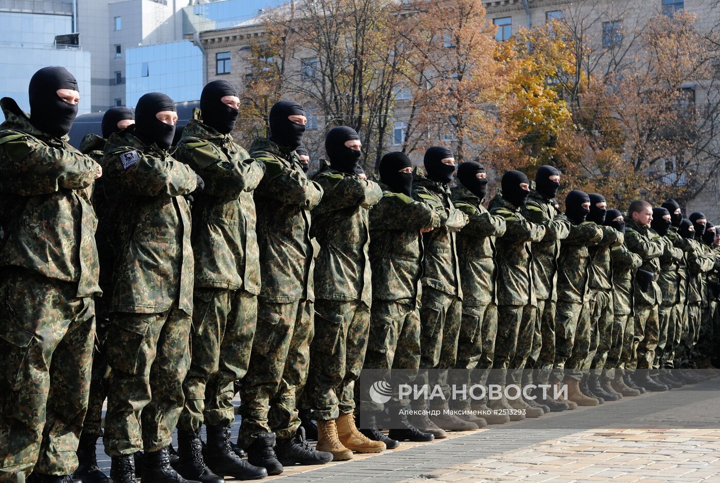 Отправка курсантов полка "Азов" в зону конфликта на юго-востоке Украины.