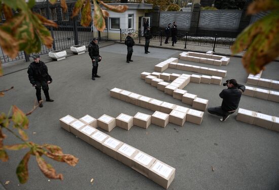 Партия "Батькивщина" представила 3 миллиона подписей за проведение референдума о вступлении Украины в НАТО