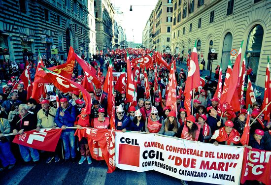Манифестация, организованная Всеобщей итальянской конфедерацией труда