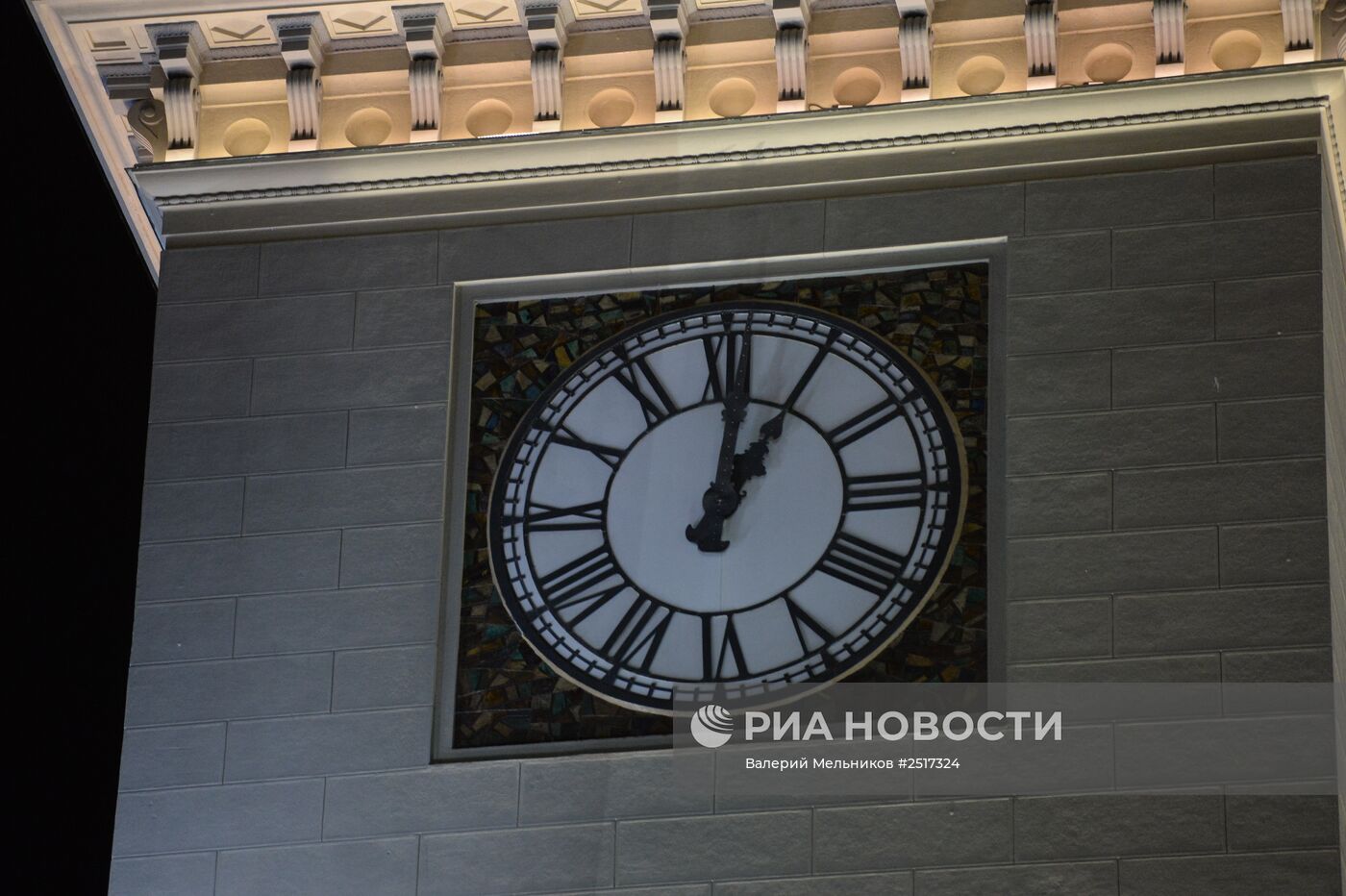 Перевод часов на зимнее время на Киевском вокзале в Москве