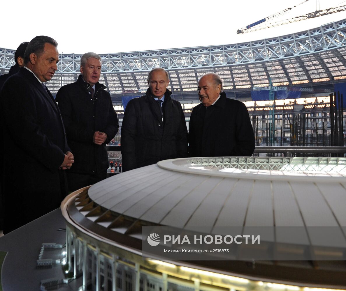 В.Путин с ходом реконструкции Большой спортивной арены "Лужники"