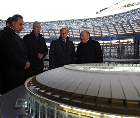 В.Путин с ходом реконструкции Большой спортивной арены "Лужники"