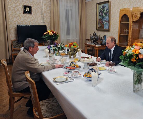 В.Путин поздравил Е.Примакова с 85-летием