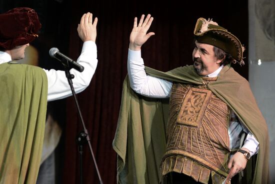 Капустник, посвященный открытию нового театрального сезона "ШексПИР во время чумы"