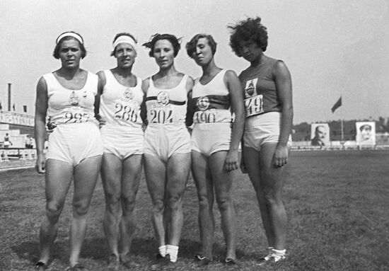 Советские легкоатлетки