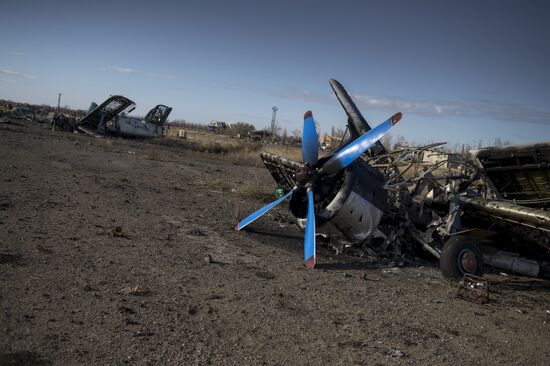 Разрушенный аэропорт Луганска