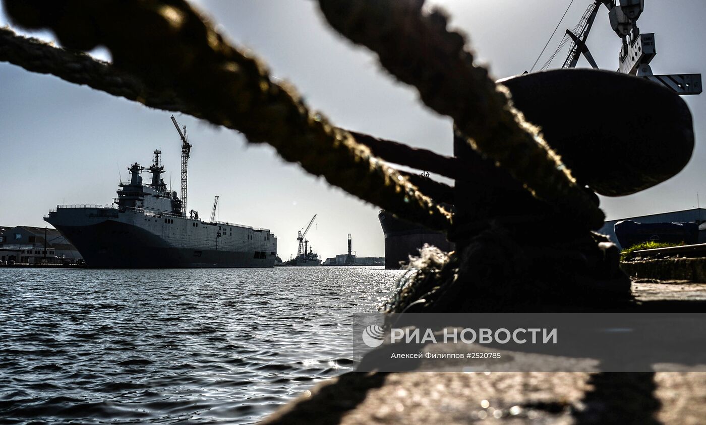 Десантный корабль "Владивосток" класса "Мистраль" в доках французской компании SNX France