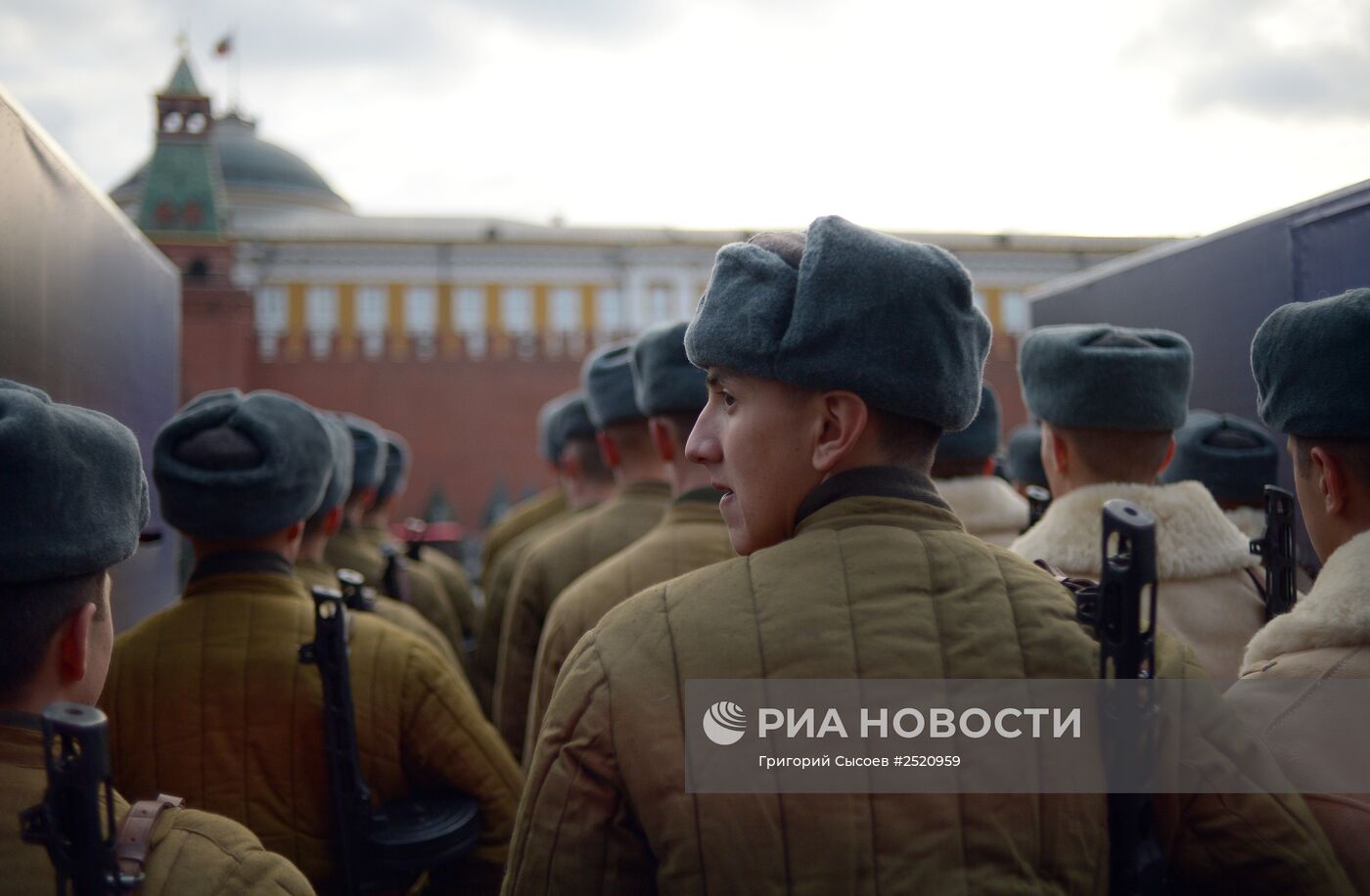 Репетиция торжественного марша, посвященного легендарному параду 1941 года