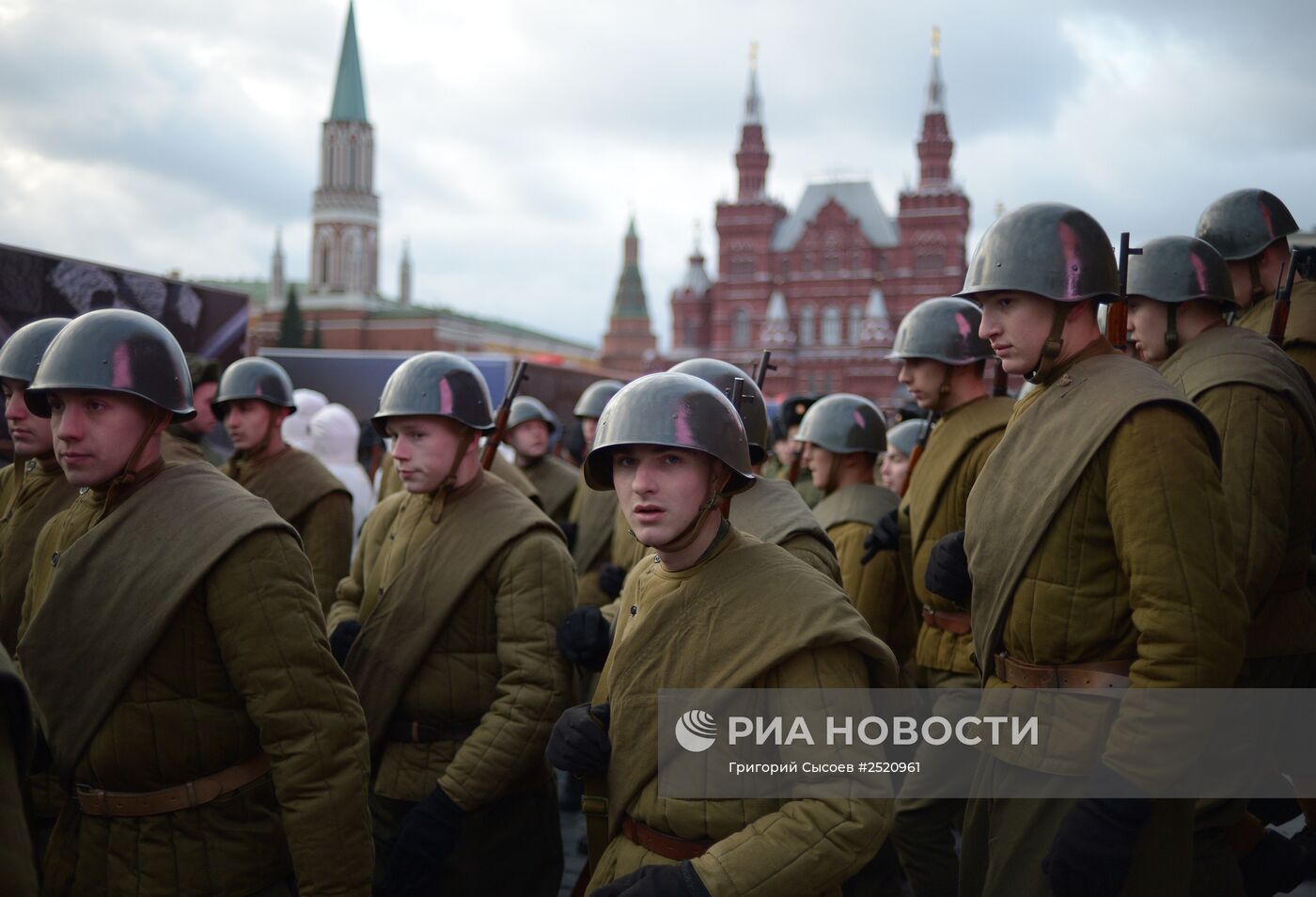 Репетиция торжественного марша, посвященного легендарному параду 1941 года