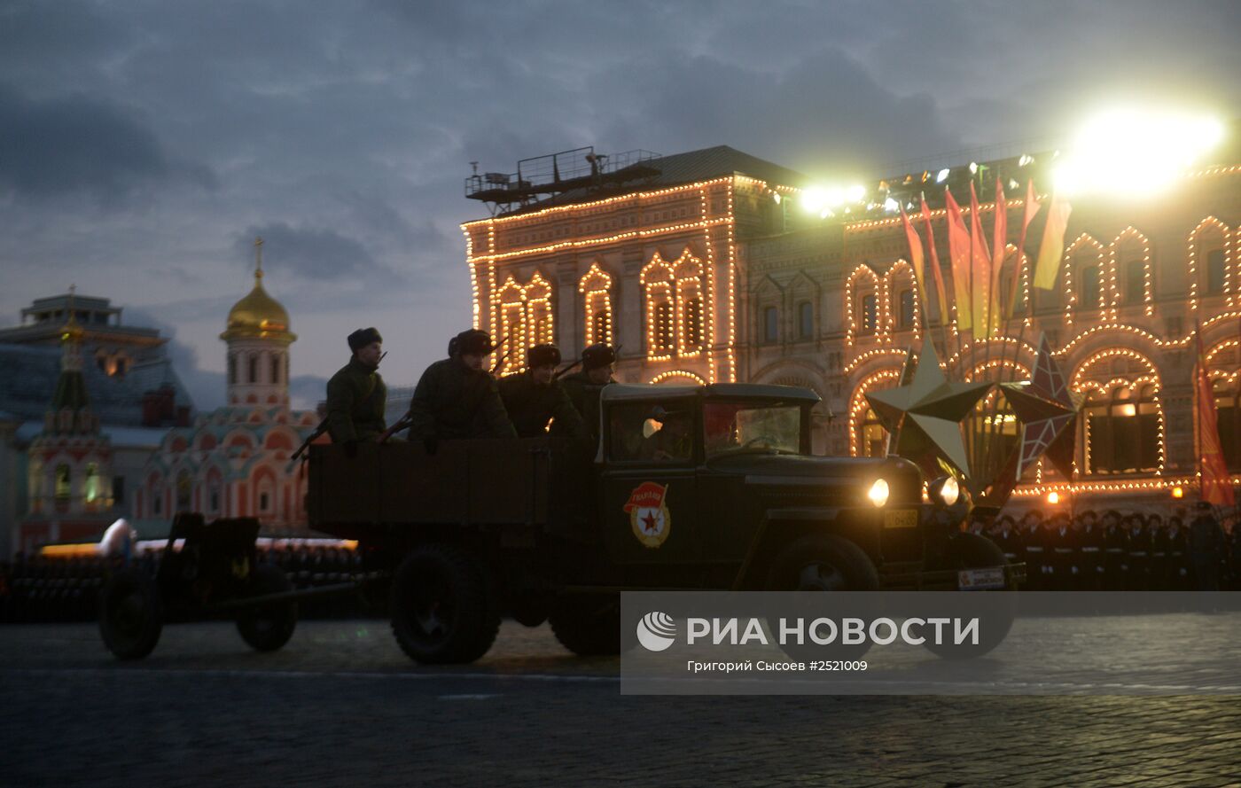 Репетиция торжественного марша, посвященного легендарному параду 1941 года