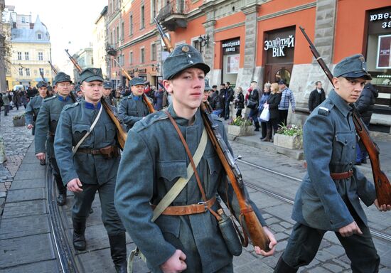 Во Львове провели историческую реконструкцию, посвященную 96-ой годовщине провозглашению ЗУНР