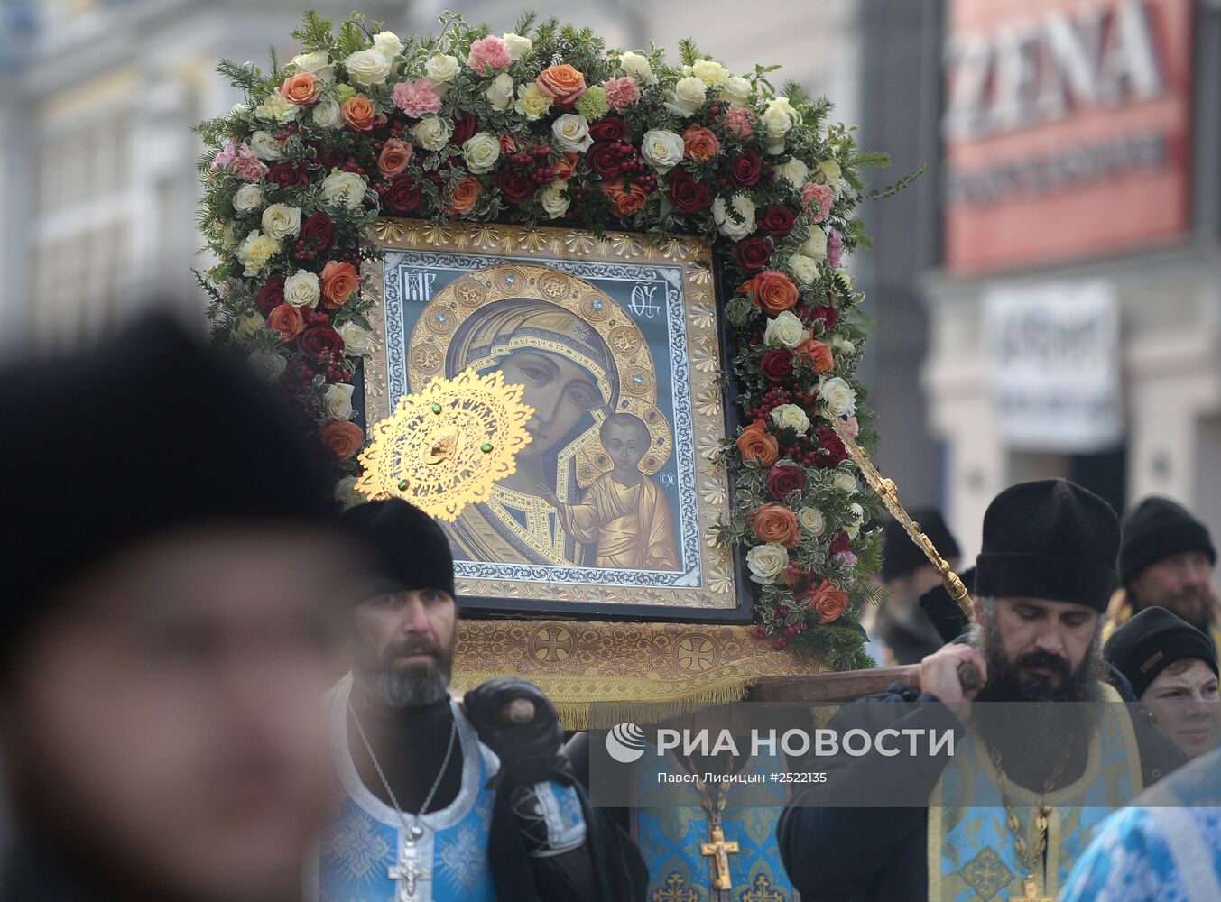 Крестный ход в День Казанской иконы Божьей матери