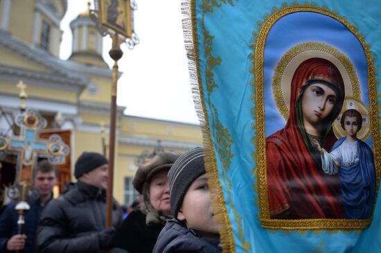 Крестный ход в День Казанской иконы Божьей матери