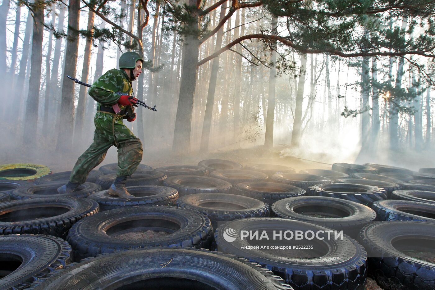 Сдача экзамена на "краповый берет" служащими белорусского спецназа