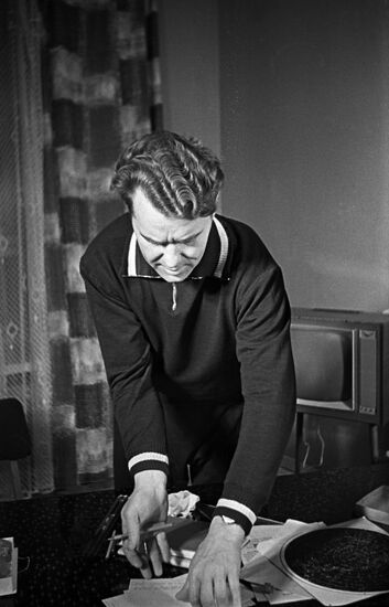 Летчик-космонавт СССР Владимир Шаталов