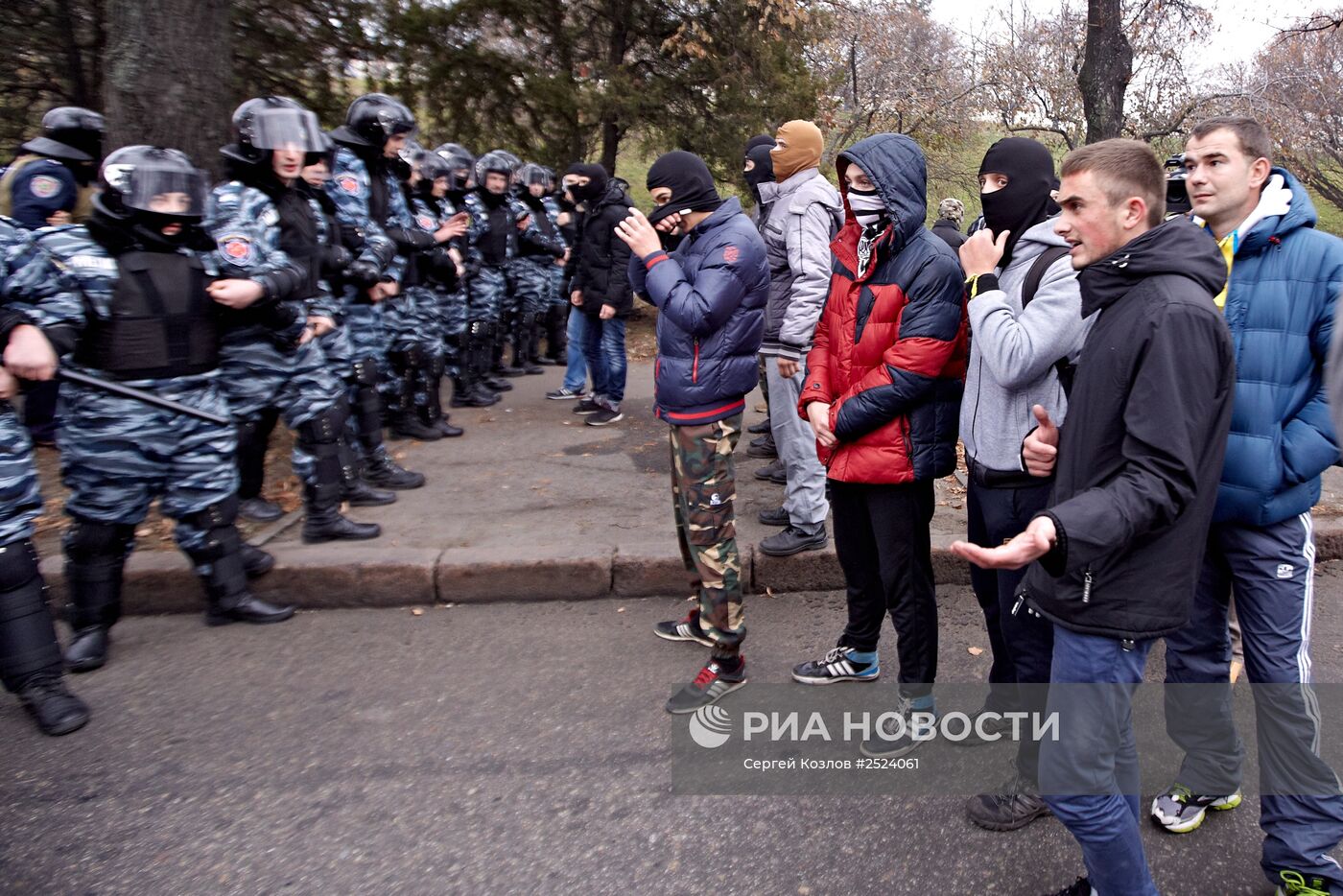 Столкновение радикалов "Правого сектора" и сторонников Компартии Украины в Харькове