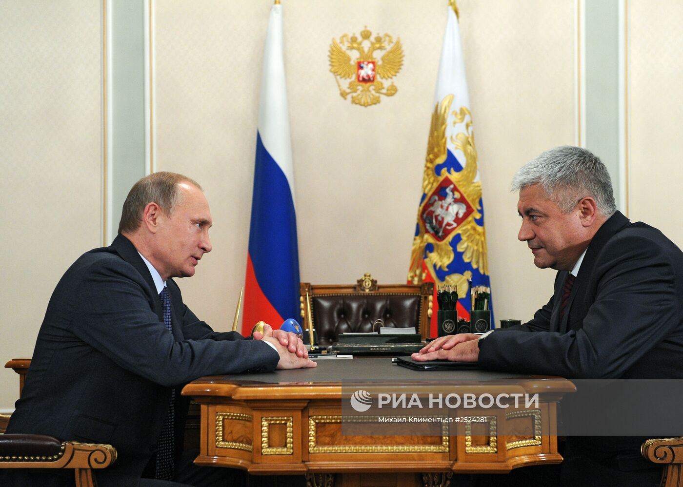 Рабочая встреча В.Путина и В.Колокольцева
