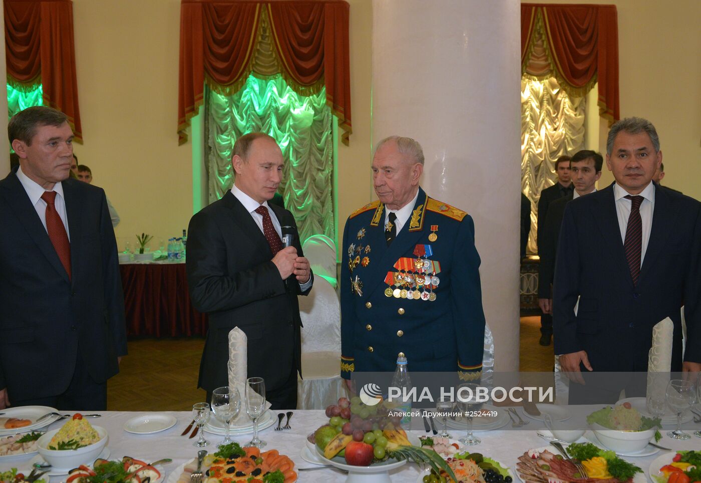 В.Путин поздравил Д.Язова с 90-летием