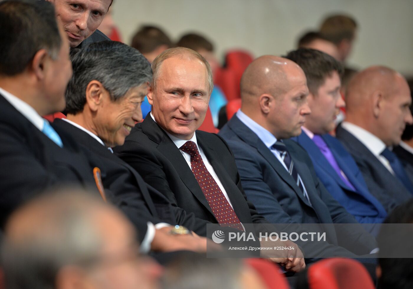 В.Путин посетил показательные выступления по японским единоборствам