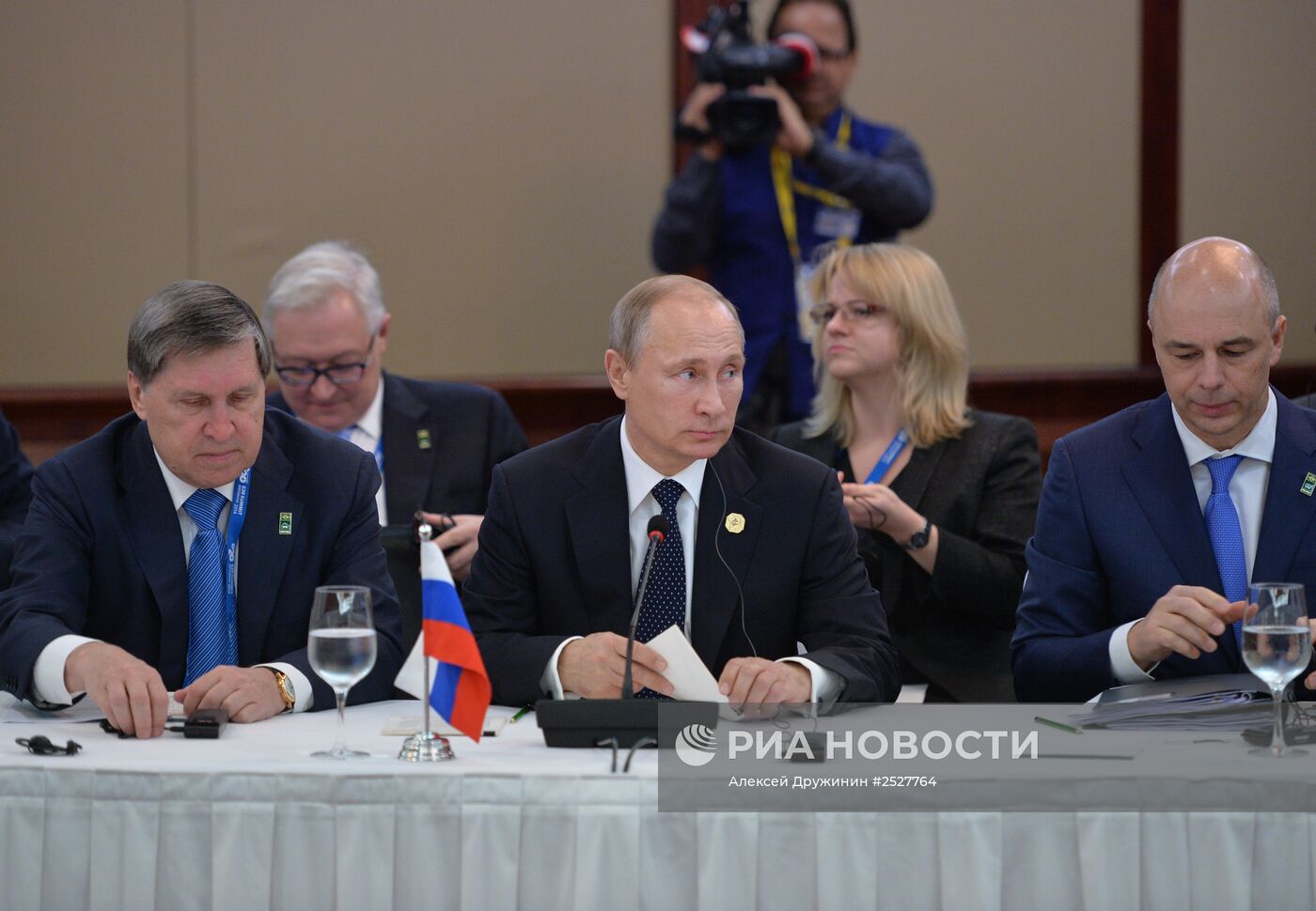В.Путин принимает участие в саммите "Группы двадцати"