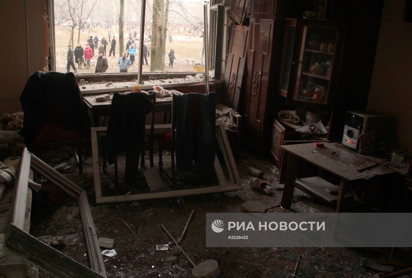 Последствия обстрела Горловки украинскими силовиками Последствия обстрела Горловки украинскими силовиками
