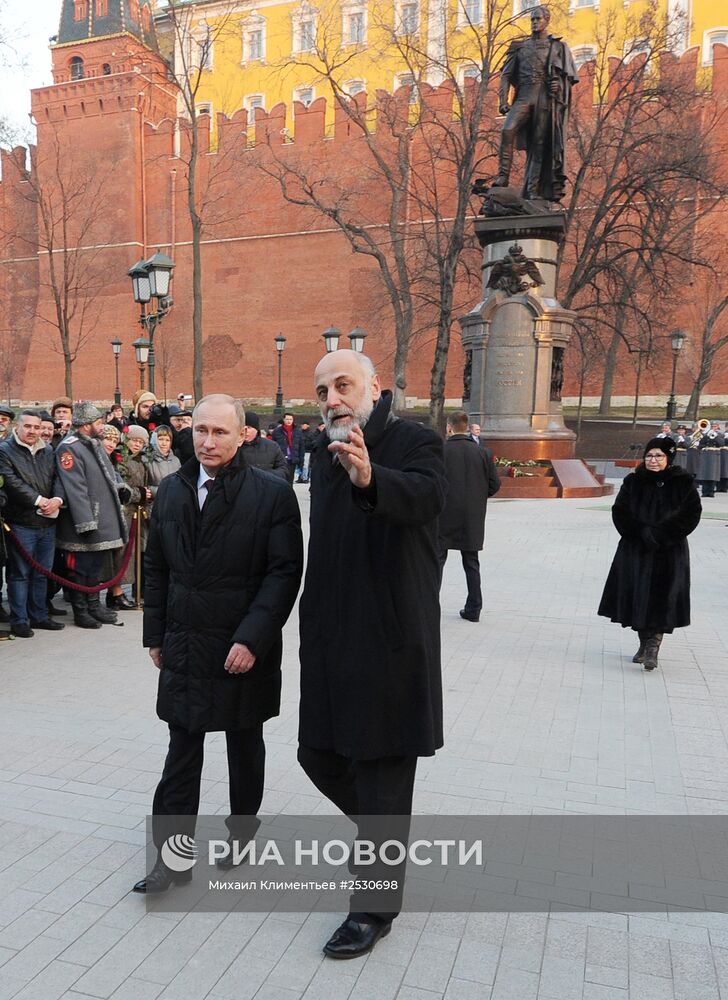 В.Путин принял участие в церемонии открытия памятника Александру I