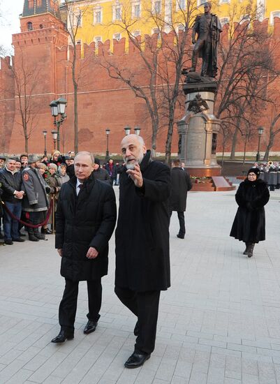 В.Путин принял участие в церемонии открытия памятника Александру I
