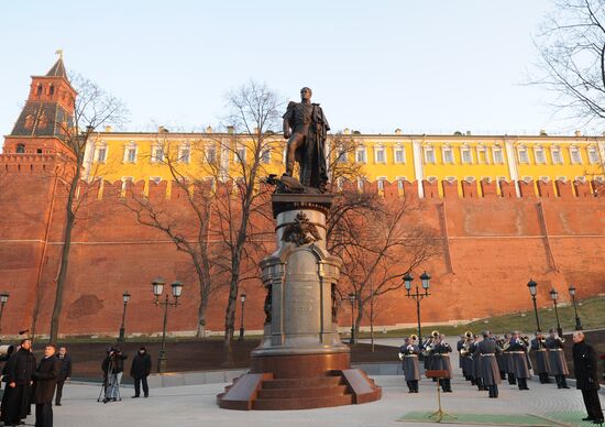 В.Путин принял участие в церемонии открытия памятника Александру I