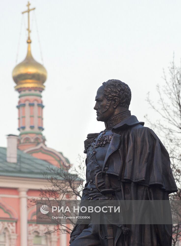 В.Путин принял участие в церемонии открытия памятника Александру I