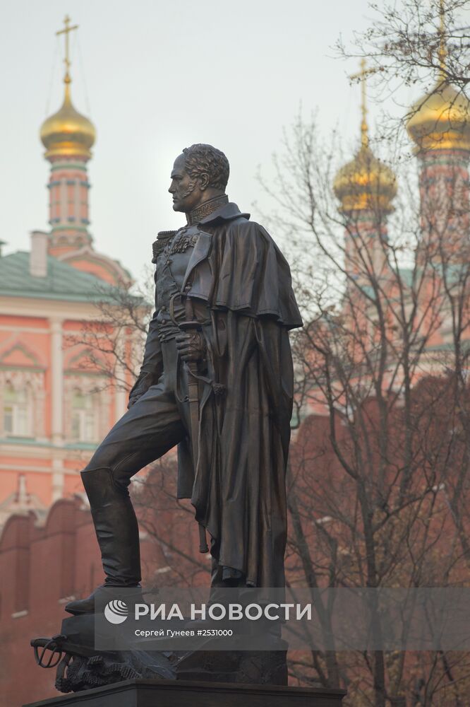 В.Путин принял участие в церемонии открытия памятника Александру I