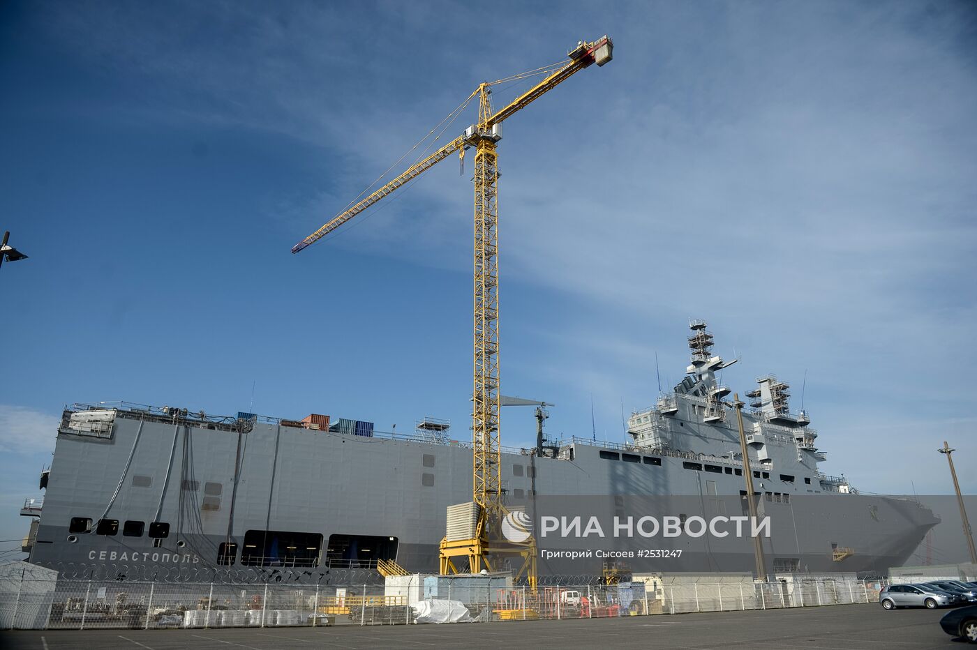 Второй вертолетоносец типа "Мистраль" спущен на воду во Франции