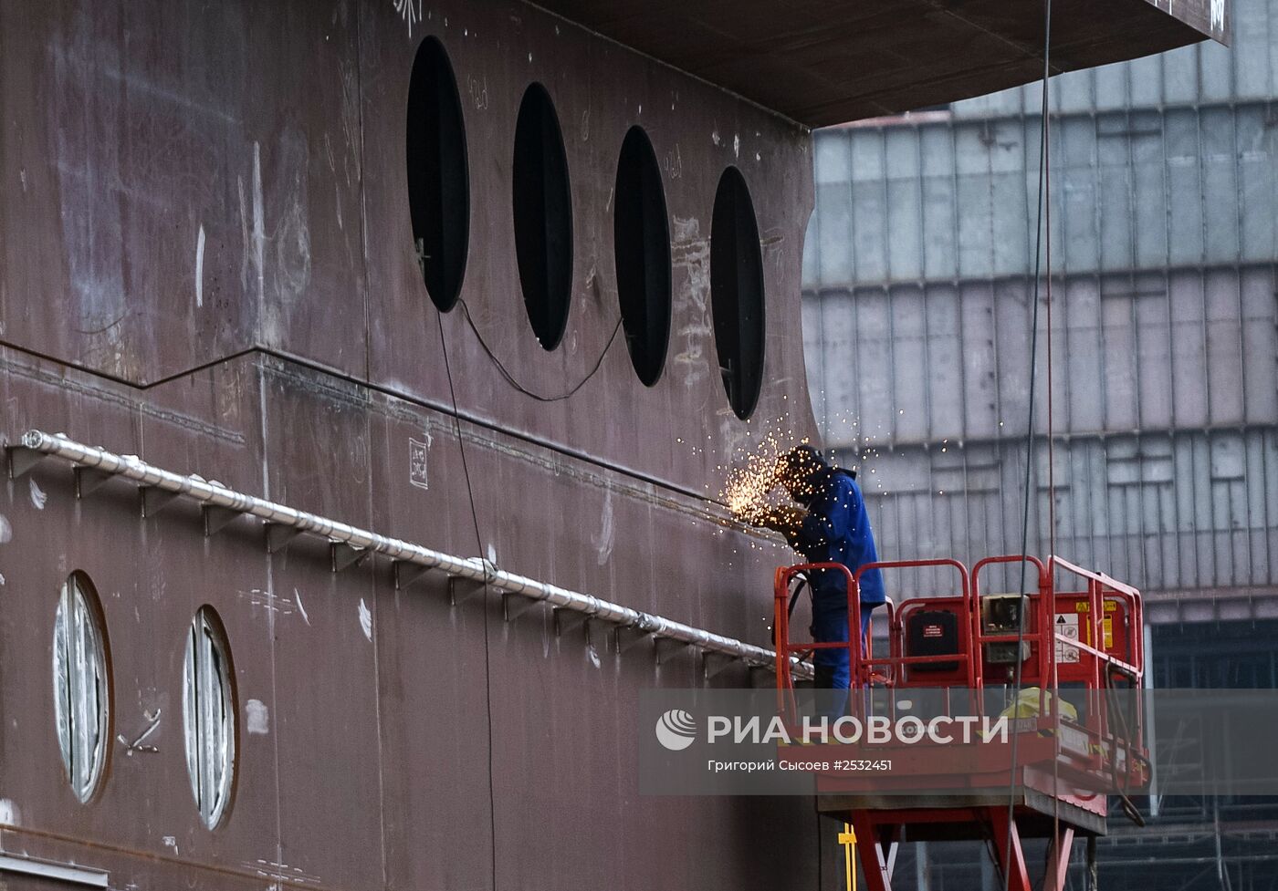 Cудостроительный завод фирмы STX Europe в городе Сен-Назер