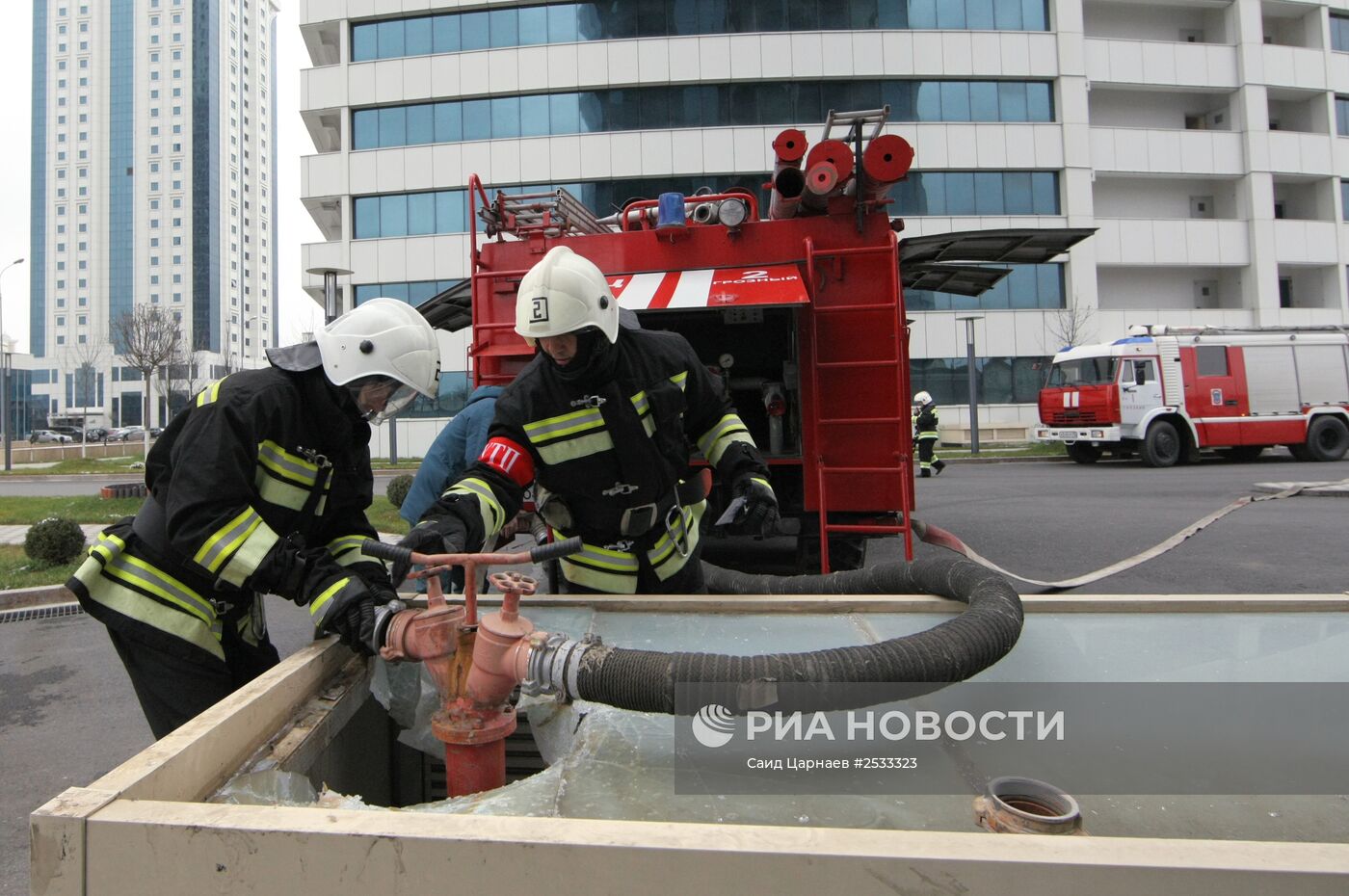 Учения по тушению пожаров в высотном комплексе "Грозный-Сити" в Грозном