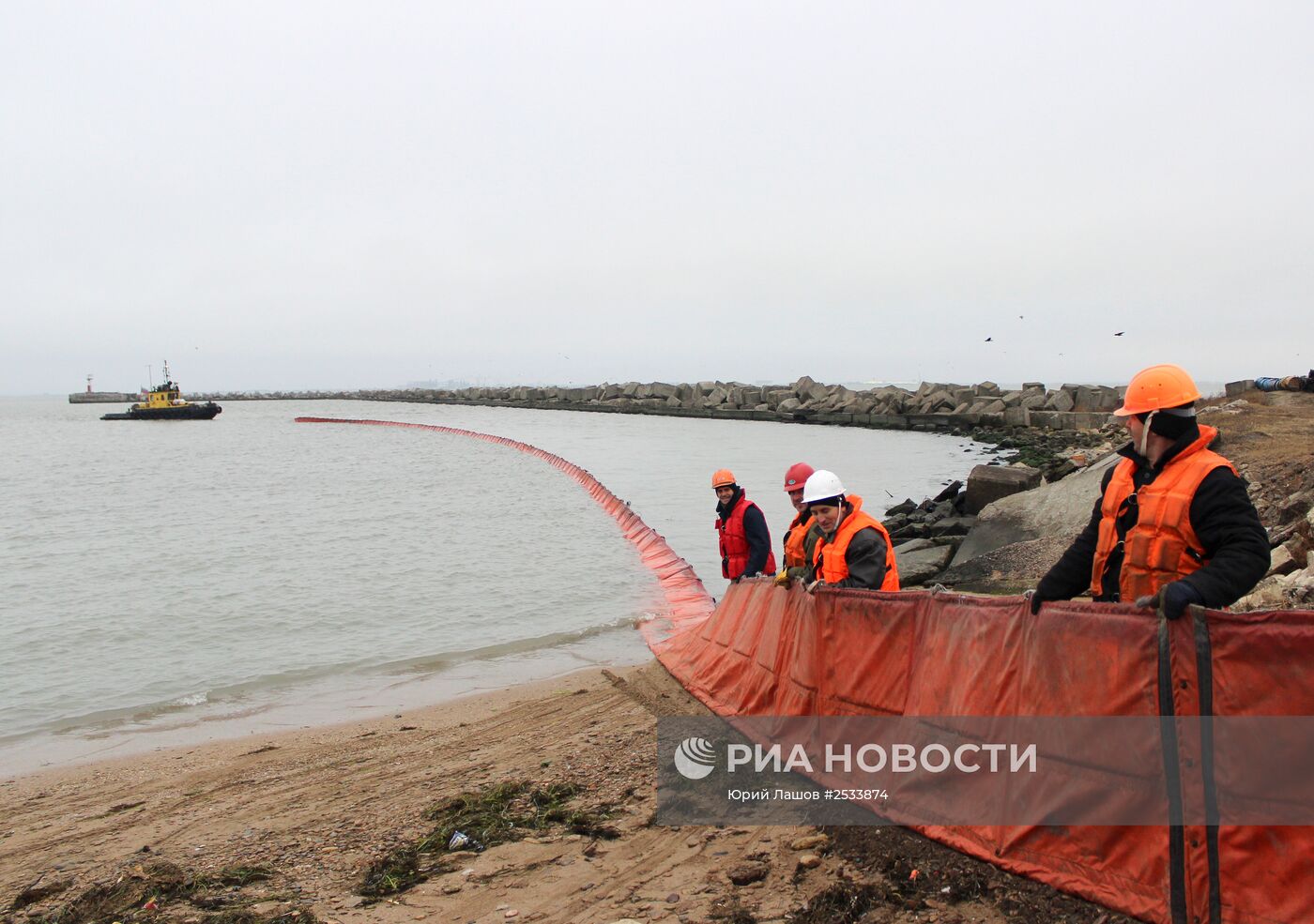 Отработка тренировочных мероприятий по ликвидации чрезвычайных ситуаций в Керченском проливе