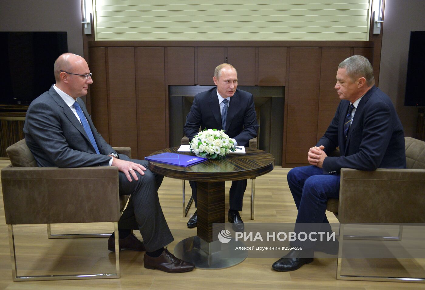 В.Путин встретился с Д.Чернышенко и А.Медведевым