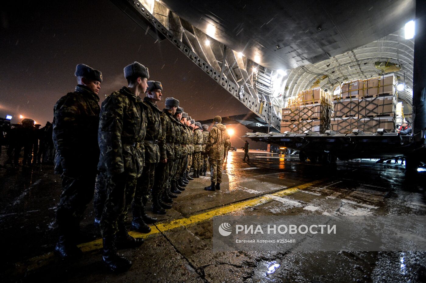 Зимняя форма одежды для военнослужащих ВС Украины доставлена в аэропорт "Борисполь" из Канады