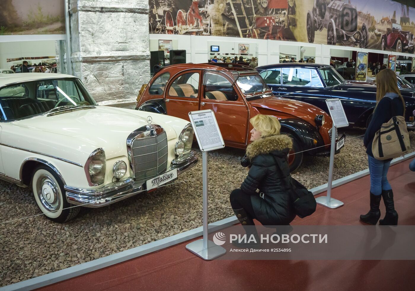 Выставка ретро-автомобилей в Санкт-Петербурге