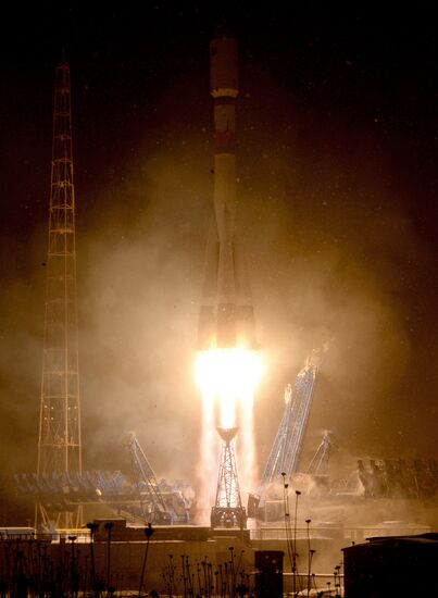 Запуск ракеты-носителя "Союз-2.1б" с новым аппаратом системы Глонасс