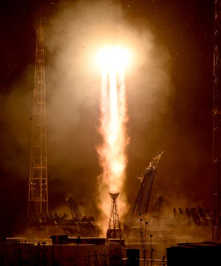 Запуск ракеты-носителя "Союз-2.1б" с новым аппаратом системы Глонасс